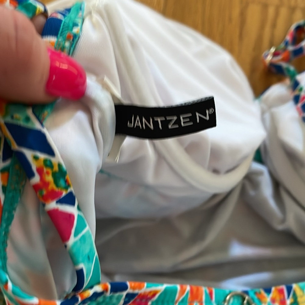 Like new Jantzen Takini. Excellent condition like new - Picture 6 of 7